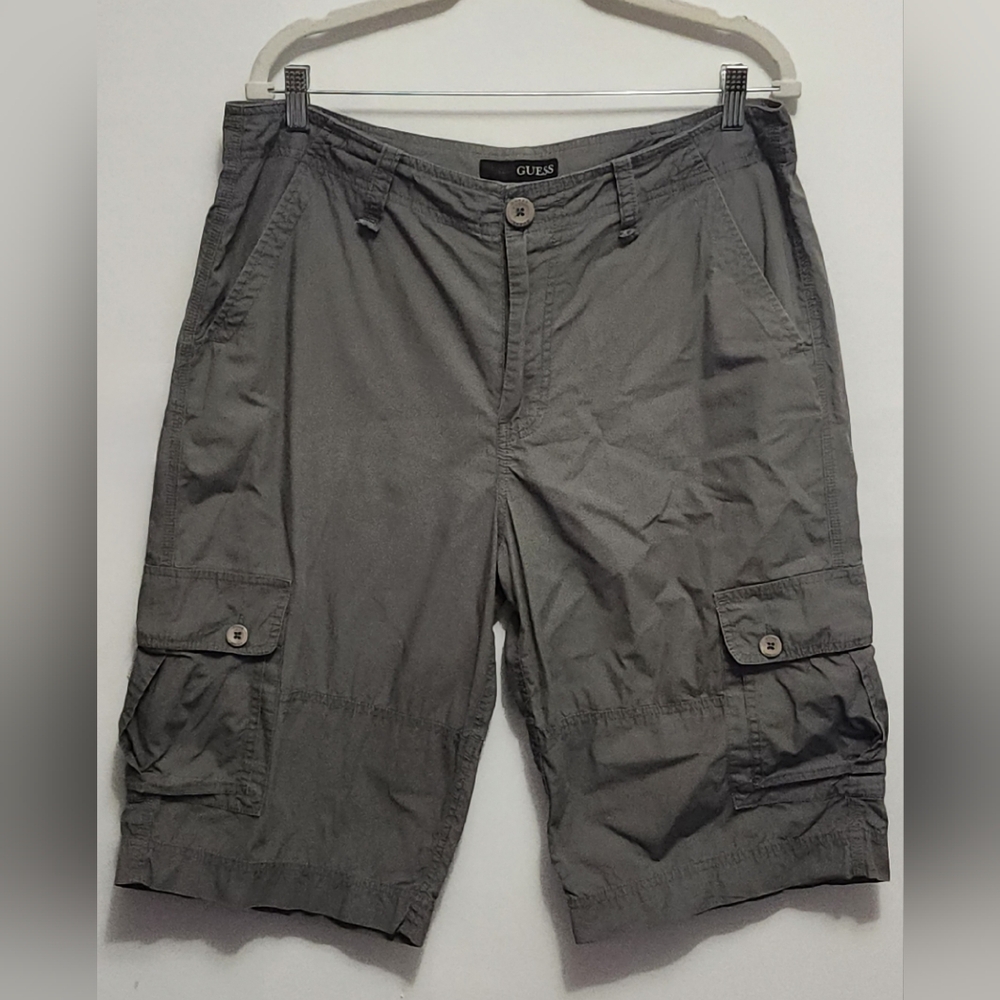 GUESS Men's Gray Cargo Shorts size